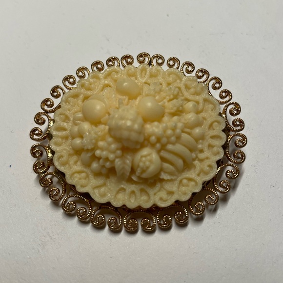 Fruit pin - Picture 1 of 2